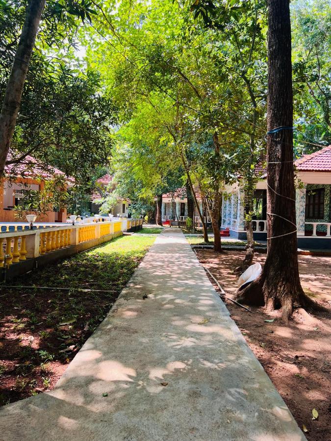 Surya Eco And Wedding Resort Thrissur Extérieur photo