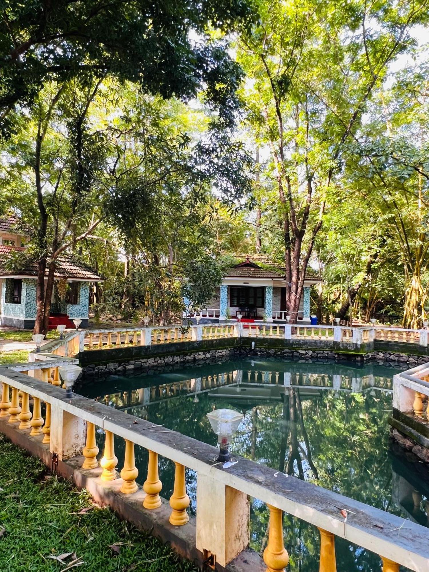 Surya Eco And Wedding Resort Thrissur Extérieur photo